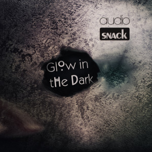 ดาวน์โหลดและฟังเพลง Glow In The Dark พร้อมเนื้อเพลงจาก AudioSnack