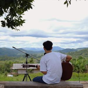 ดาวน์โหลดและฟังเพลง เดินทางไกล (Live Session at Doolaylay) พร้อมเนื้อเพลงจาก เขียนไขและวานิช