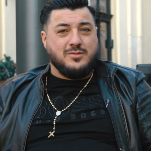 Listen to Banii vorbesc song with lyrics from Bogdan De La Cluj
