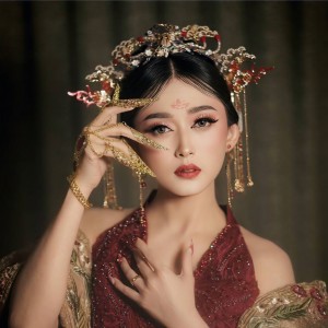 Dengarkan Huang Hun lagu dari Helen Huang dengan lirik