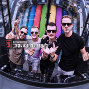 Dengarkan lagu Oxygen (Clockartz Remix) nyanyian Bass Modulators dengan lirik