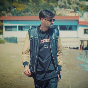 Listen to È colpa toja song with lyrics from Paky