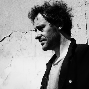 Listen to Dans ma boite noire song with lyrics from Fabien Martin