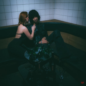 ดาวน์โหลดและฟังเพลง En tunne mitään (feat. Vesta) พร้อมเนื้อเพลงจาก Bizi