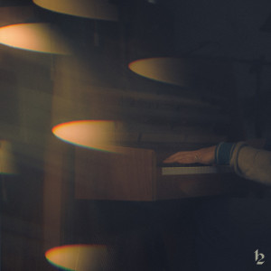 收聽Benthe de Vries的Autumn Leaves歌詞歌曲