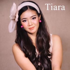 Dengarkan Menangis lagu dari Tiara dengan lirik