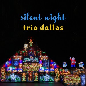 ดาวน์โหลดและฟังเพลง Silent Night พร้อมเนื้อเพลงจาก Trio Dallas