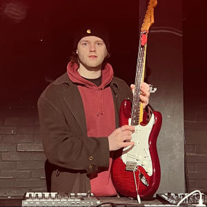 收聽Ingo的Ceiling service歌詞歌曲