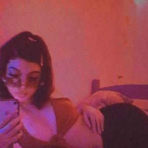 Album all of the lights - sped up + reverb oleh pearl