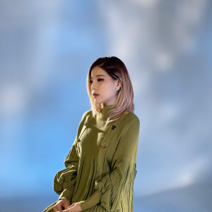 Album 想某人 from Yvonne 依文