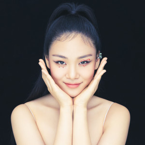 Dengarkan lagu WHY Y (Feat. Tiger JK) nyanyian 비비 dengan lirik