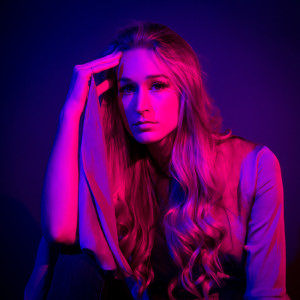 收听Ali Taylor的Hope It Haunts You歌词歌曲