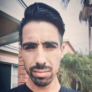 ดาวน์โหลดและฟังเพลง Listen พร้อมเนื้อเพลงจาก Anthony Perez