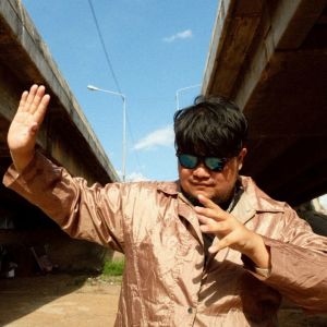 Dengarkan lagu ยังคุ้ยป่น ( Jump out) nyanyian บูมเดี่ยว dengan lirik