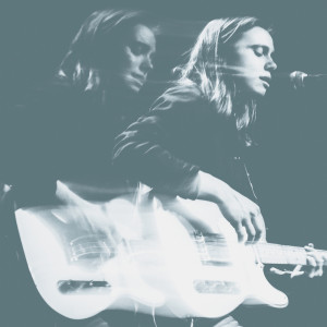 Dengarkan lagu Distant Solar Systems nyanyian Julien Baker dengan lirik