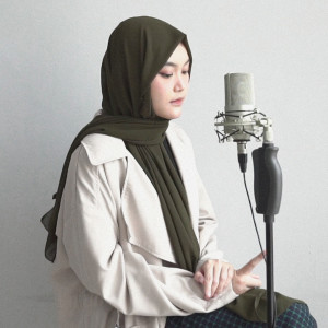 ดาวน์โหลดและฟังเพลง Losing Us. พร้อมเนื้อเพลงจาก Chiekannisa