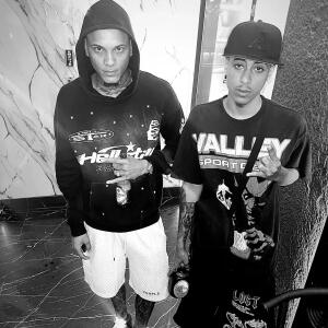 default playlist img