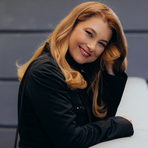 Listen to моє кохання song with lyrics from Anna Khanina