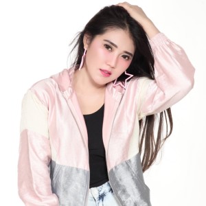 收聽Via Vallen的Mantan Tersayang歌詞歌曲