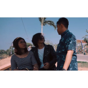 Dengarkan Bantaran Ninggal Kenangan lagu dari Edoo Dwi Prasetyo dengan lirik