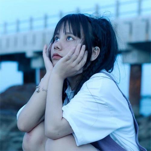 秦之之