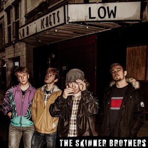 收聽The Skinner Brothers的Low歌詞歌曲