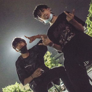 ดาวน์โหลดและฟังเพลง Die For? (Explicit) พร้อมเนื้อเพลงจาก VareeONE