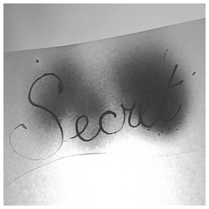 收聽Danielle Black的Secret歌詞歌曲