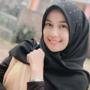 Dengarkan lagu Ine nyanyian Lisma S dengan lirik