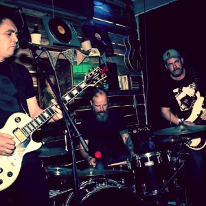 ดาวน์โหลดและฟังเพลง Cigarettes and Champagne พร้อมเนื้อเพลงจาก Ocean Beach