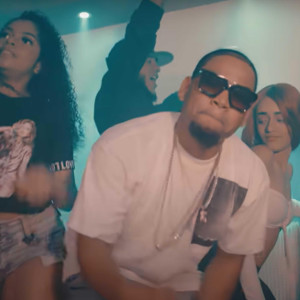 ดาวน์โหลดและฟังเพลง Se Menea พร้อมเนื้อเพลงจาก Chino Black