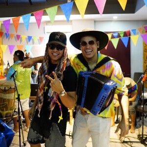 收听Julio Rojas的Julio Rojas En Carnaval: Me Rasca el Galillo / Martin Enguayabado / La Chambaculera (En Vivo)歌词歌曲