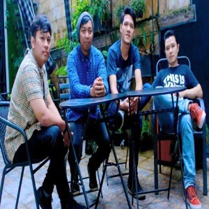 Listen to Masih Mencintai song with lyrics from LIGHT BAND