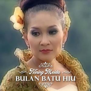 Dengarkan Bulan Batu Hiu lagu dari Nining Meida dengan lirik