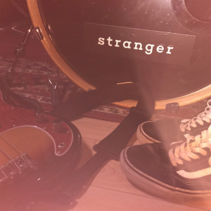 收听Stranger的Easy Visionary歌词歌曲