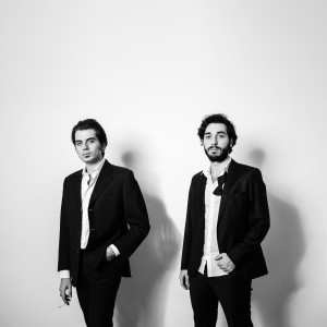 Listen to Bi Kızla Yattım song with lyrics from Çiçekli Gömlekler