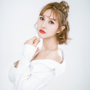 左佳 ดาวน์โหลดและฟังเพลงฮิตจาก 左佳