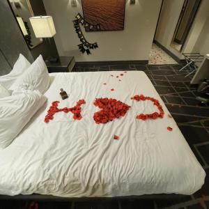 Dengarkan Intrusive Thoughts (Explicit) lagu dari Beenajoint.K dengan lirik