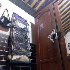 收聽Yensi的Meledak歌詞歌曲