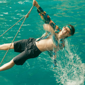 Dengarkan Loco lagu dari The Paradice dengan lirik