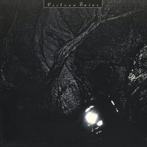 Dengarkan lagu Musette And Drums nyanyian Cocteau twins dengan lirik