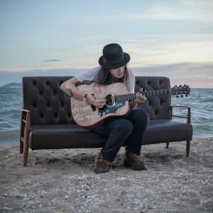 Listen to สุดสายตา song with lyrics from Greasy Cafe'