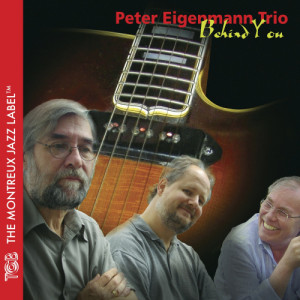 ดาวน์โหลดและฟังเพลง Behind You พร้อมเนื้อเพลงจาก Peter Eigenmann Trio