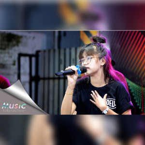 Dengarkan lagu Salam Tresno (Explicit) nyanyian Esa Risty dengan lirik