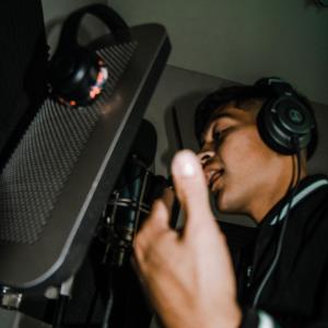 ดาวน์โหลดและฟังเพลง DaVinci (Explicit) พร้อมเนื้อเพลงจาก Kaztro