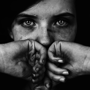 ดาวน์โหลดและฟังเพลง Les mains brisées comme leurs souvenirs พร้อมเนื้อเพลงจาก Celeste