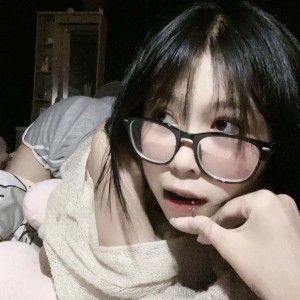 Dengarkan lagu Flowers nyanyian FXYGO dengan lirik