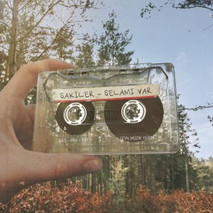 ดาวน์โหลดและฟังเพลง Selamı Var พร้อมเนื้อเพลงจาก Sakiler