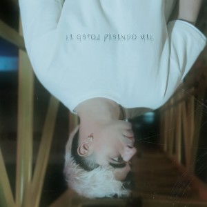 Listen to La Estoy Pasando Mal song with lyrics from Dezear