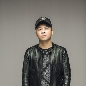刘伟 ดาวน์โหลดและฟังเพลงฮิตจาก 刘伟